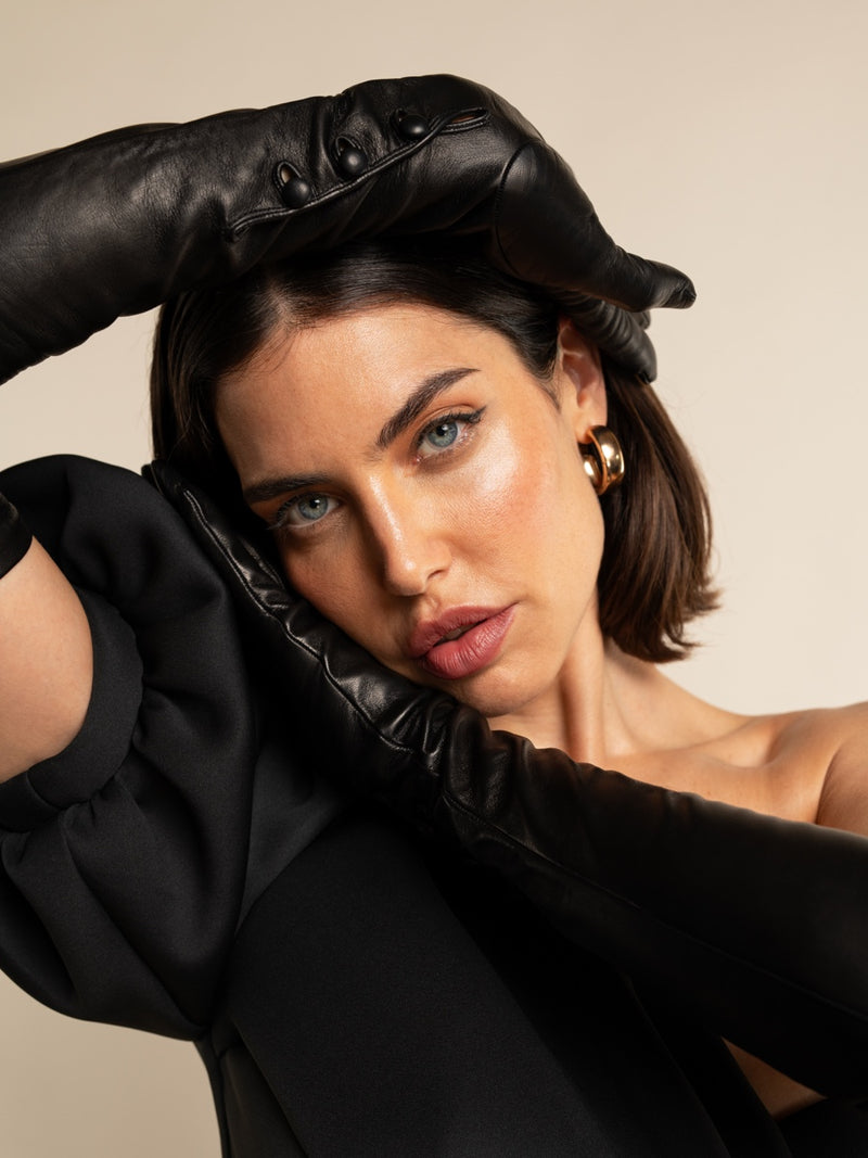Elena (noir) - gants opéra en cuir 16 boutons doublés de soie