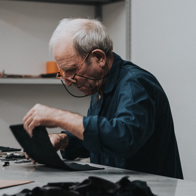 Gants de voiture pour hommes Noir - Peau de daim -  Fabriqués à la Main en Italie  – Gants en Cuir de Luxe – Fait à la Main en Italie - Fratelli Orsini® - Production - 1
