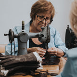 Gants Femme en Cuir Noir - Fourrure Marron Fabriqués à la main en Italie – Gants en Cuir de Luxe – Fait à la Main en Italie - Fratelli Orsini® - Production - 3